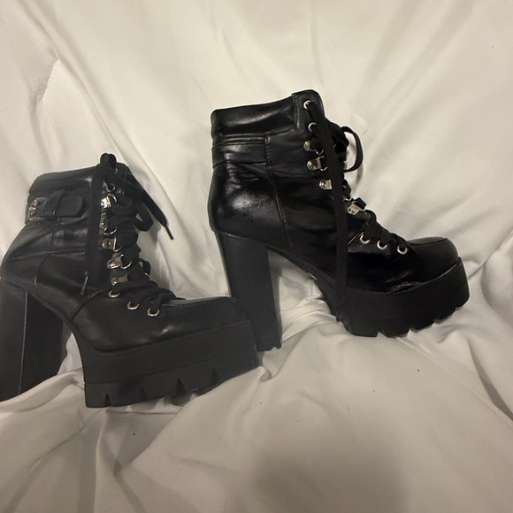Black Platform Lace-Up Ankle Boots - Women - Picture 2 of 5